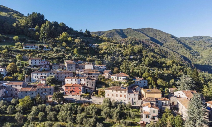 Pescaglia House | Wonderful villa for 6 guests with private pool, WIFI, TV and patio