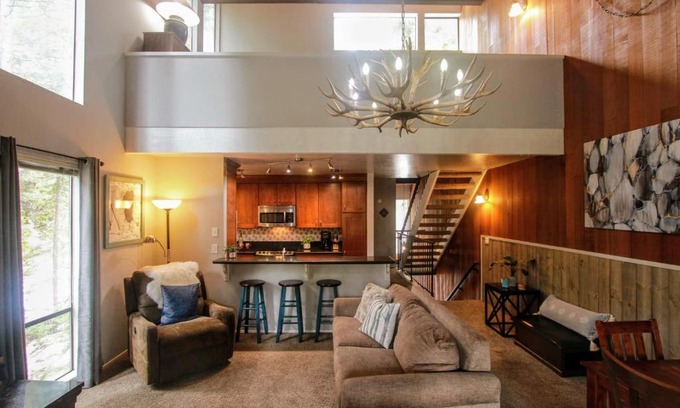 Kings Beach House | Woodsy retreat near Northstar & lake