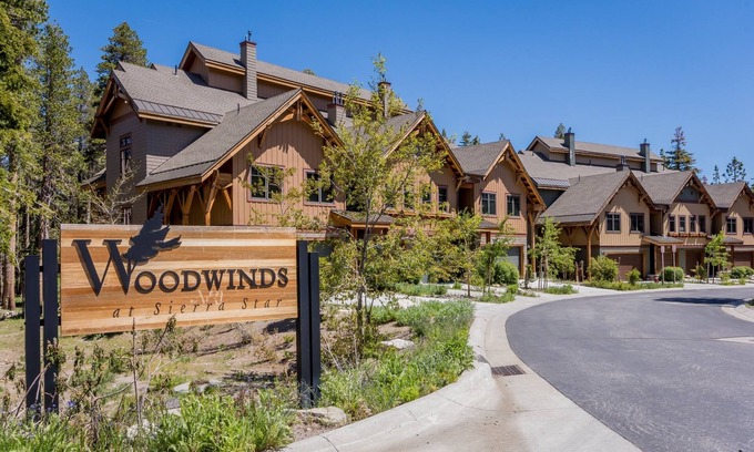 Woodwinds House | Woodwinds 1265 Luxury Townhouse, Private Hot Tub, 2 Car Garage by RedAwning