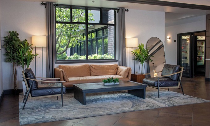 South Loop Hotel | Wyndham Bloomington - Mall of America