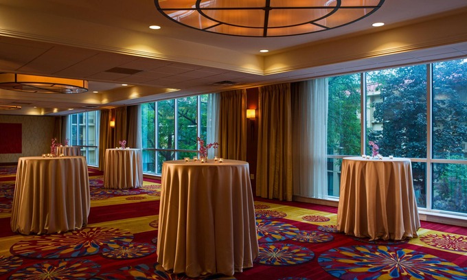 Cleveland Hotel | Wyndham Cleveland Airport