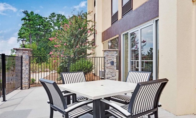 Executive Park Hotel | Wyndham Garden Charlotte Airport Southeast