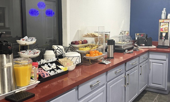 Center Hotel | Xecutive Inn and Suites