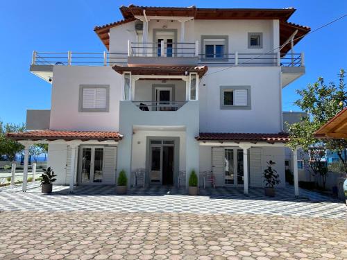 Dhermi Hotel | Yard Paradise