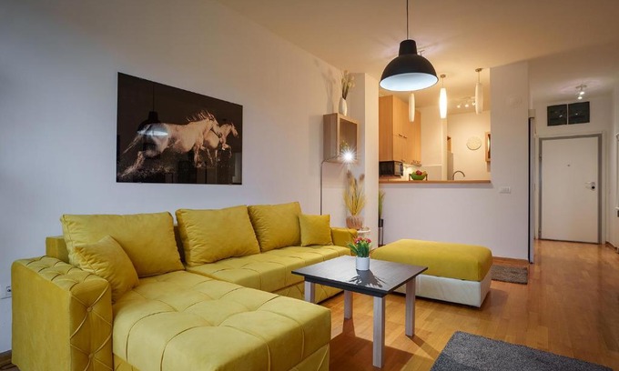 Novi Beograd Apartment | Yellow Lux apartment