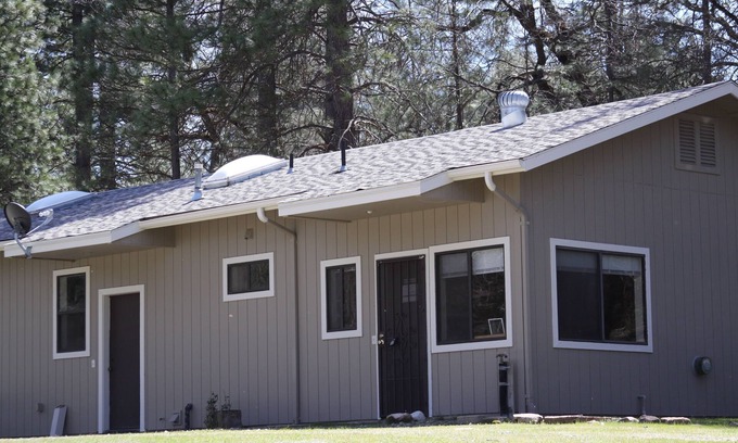 Mariposa Cottage | Yosemite/Mariposa Mountain Get-a-way