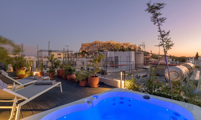 Plaka Apartment | Your 4 bdrm Dream House w/Acropolis View & Jacuzzi