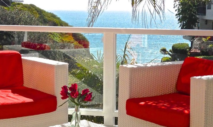 San Clemente Condo | 🌺Your ACTUAL Ocean View2 - Walk to Restaurants - inches to sand🌺