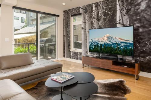 Downtown Bozeman House | Your Downtown Urban Sanctuary - Walk to EVERYTHING