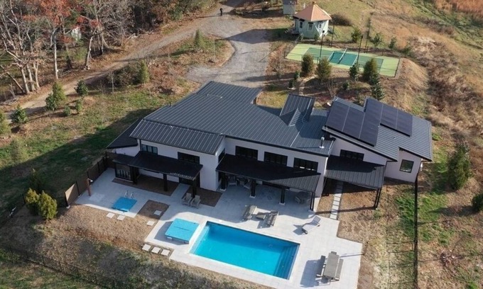 Asheville Villa | Your Own Private Retreat - pool, hot tub, cold plunge, red light sauna, pickleball