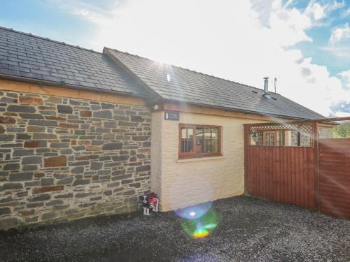 Newcastle Emlyn House | Yr Hen Llaethdy