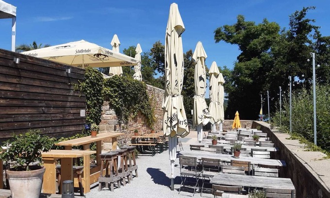 Schweinfurt Apartment | Zentral gelegene FeWo (55qm) mit Terrasse & Blick über Schweinfurt