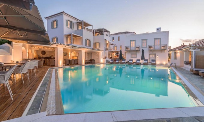 Spetses Apartment | Zoe's Club