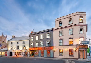 Queens Hotel and Nightclub