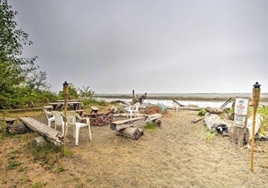 'Tide-Over Flats Beach' - Waterfront Stanwood Home
