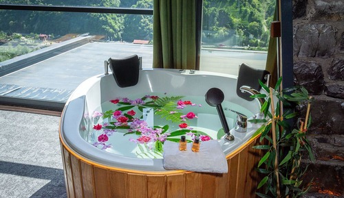 Deluxe Room, Lake View
