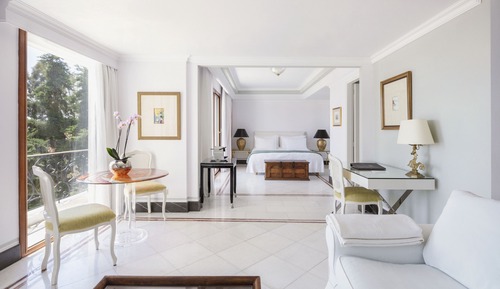 Suite (Danai)