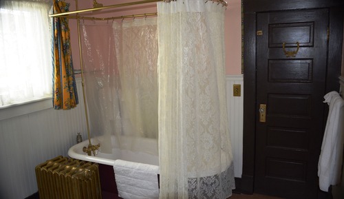 Basic Single Room, Shared Bathroom (Maids Room)