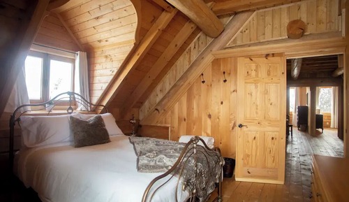 Deluxe Room, 1 Queen Bed, Non Smoking, River View (Vue Vallée)