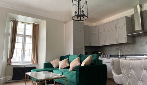 Deluxe Apartment