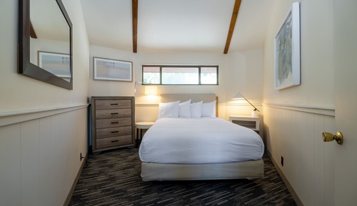 Lakefront Three-Bedroom Round House Suite