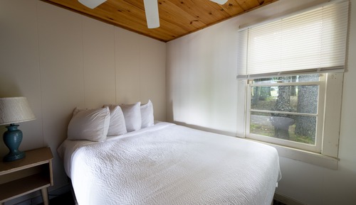 Four-Bedroom Cottage with Private Deck
