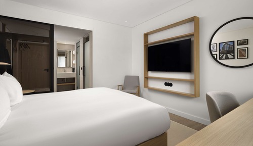 Standard Room, 1 King Bed