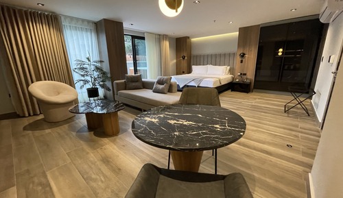 Selis Luxury