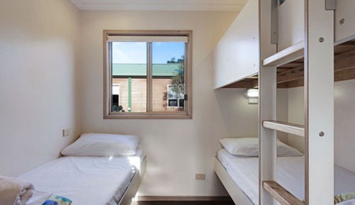 Deluxe 2 Bedroom Cabin - Sleeps 5