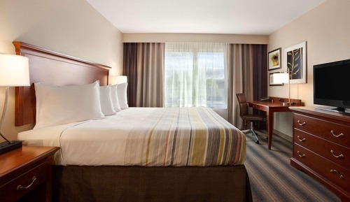 Studio Suite, 1 King Bed with Sofa bed, Non Smoking