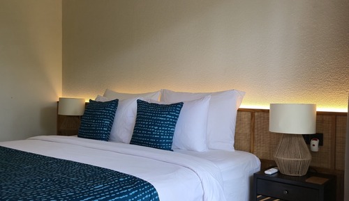 Room, Garden View