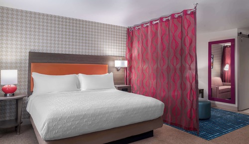 Suite, 1 King Bed, Accessible, Corner (Roll-In Shower)