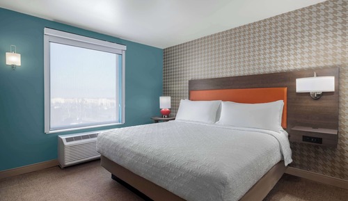 Suite, 1 King Bed, Accessible, Corner (Hearing)