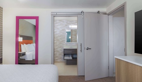 Suite, 1 King Bed, Corner