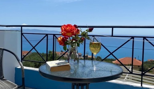 Standard Studio, Sea View