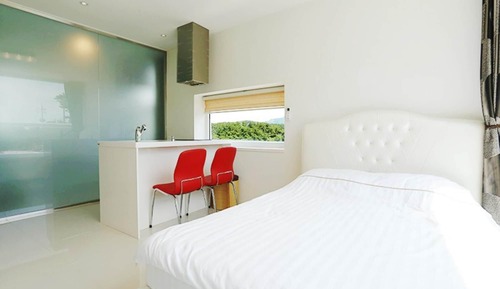 Room (202 (couple room))