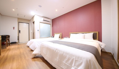 Standard Twin Room (Air Purifier + Styler)