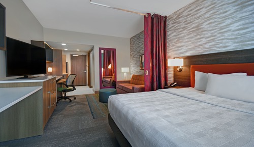 Studio, 1 King Bed, Accessible (Roll-In Shower)