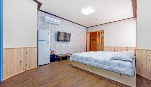 Room (No 103 Apple Mint)