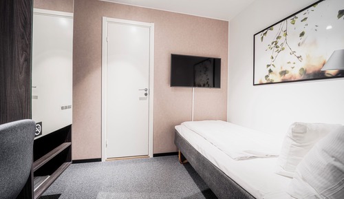 Single Room, No Windows (Compact)