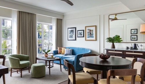 Suite, 1 King Bed, Balcony (Prestige Suite, Plaza Courtyard view)