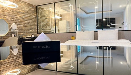 VIP Prestige / Free Ramyeon,Massage Chair Air Purifier,Finest Latex,Table,Styler,Netflix,Amenities