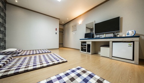 Room (Ondol Room)