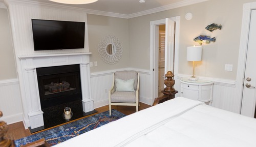 303 - One Bedroom Penthouse Suite