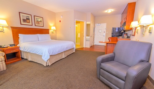 Suite, Multiple Beds, Kitchen (Living Area)