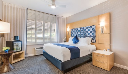 Deluxe Room, 1 King Bed, Accessible