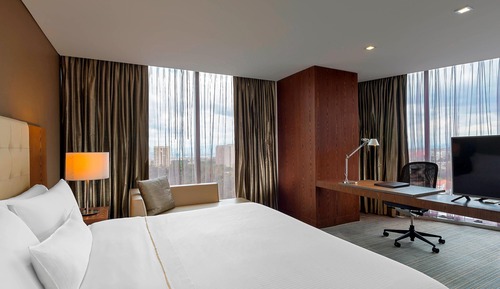 Premium Suite, 1 King Bed, Non Smoking, Valley View
