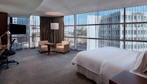 Junior Suite, 1 King Bed, Non Smoking, Corner