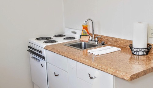 Standard Studio, Ensuite (Single Queen Efficiency)