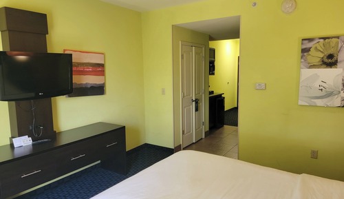 Standard Room, 1 King Bed, Accessible (Mobility, Accessible Tub)